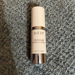 Doll 10 HydraLux Smoothing Foundation